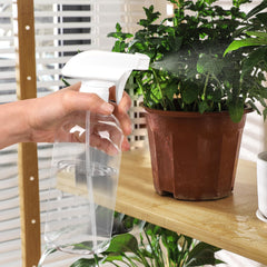 UUJOLY 17oz spray bottle trigger closeup highlights comfortable grip for fatigue-free spraying.