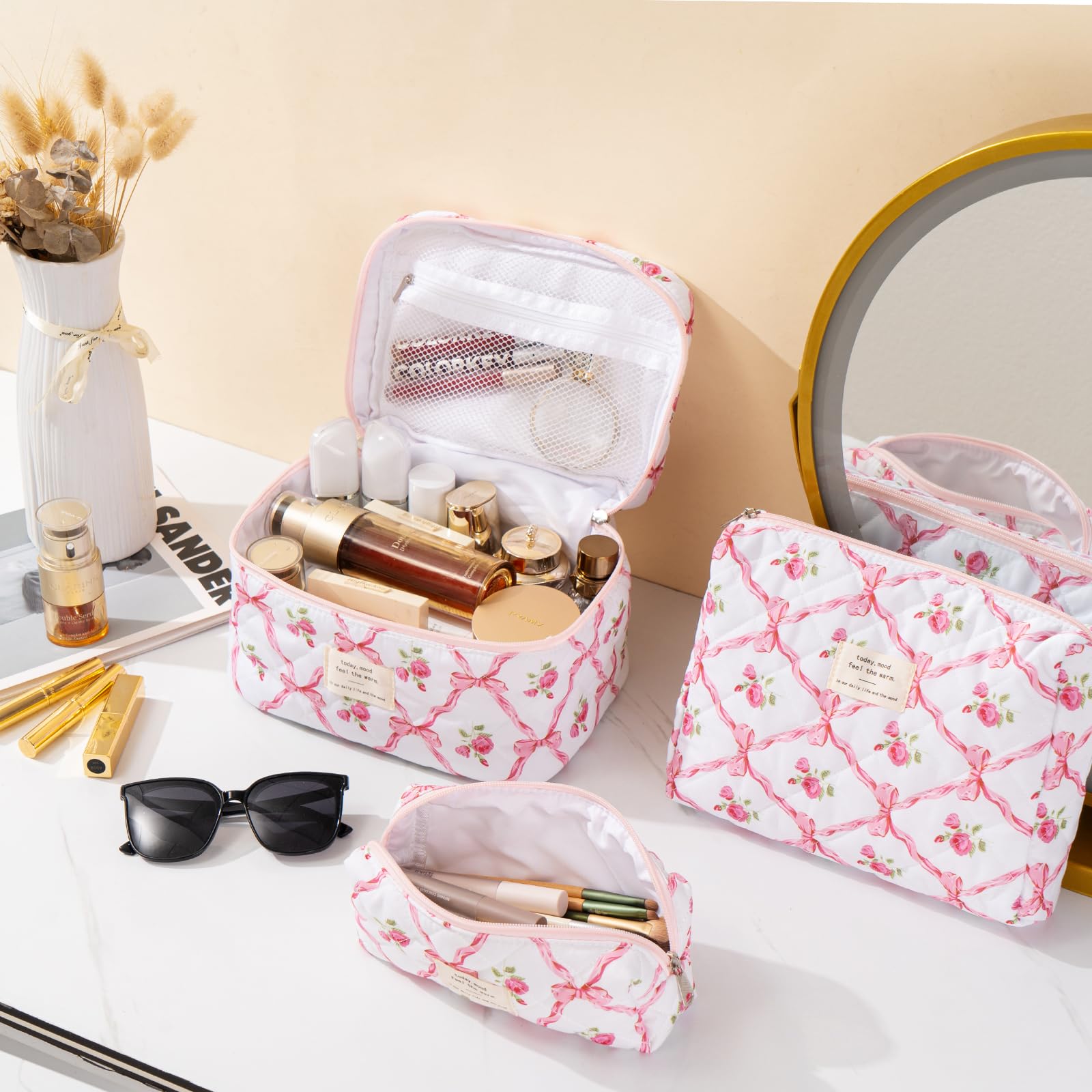 UUYUUY 3pc set flat lay reveals organized interior for cosmetics and toiletries.
