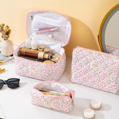 UUYUUY floral quilted makeup bag side pocket detail shows capacity.