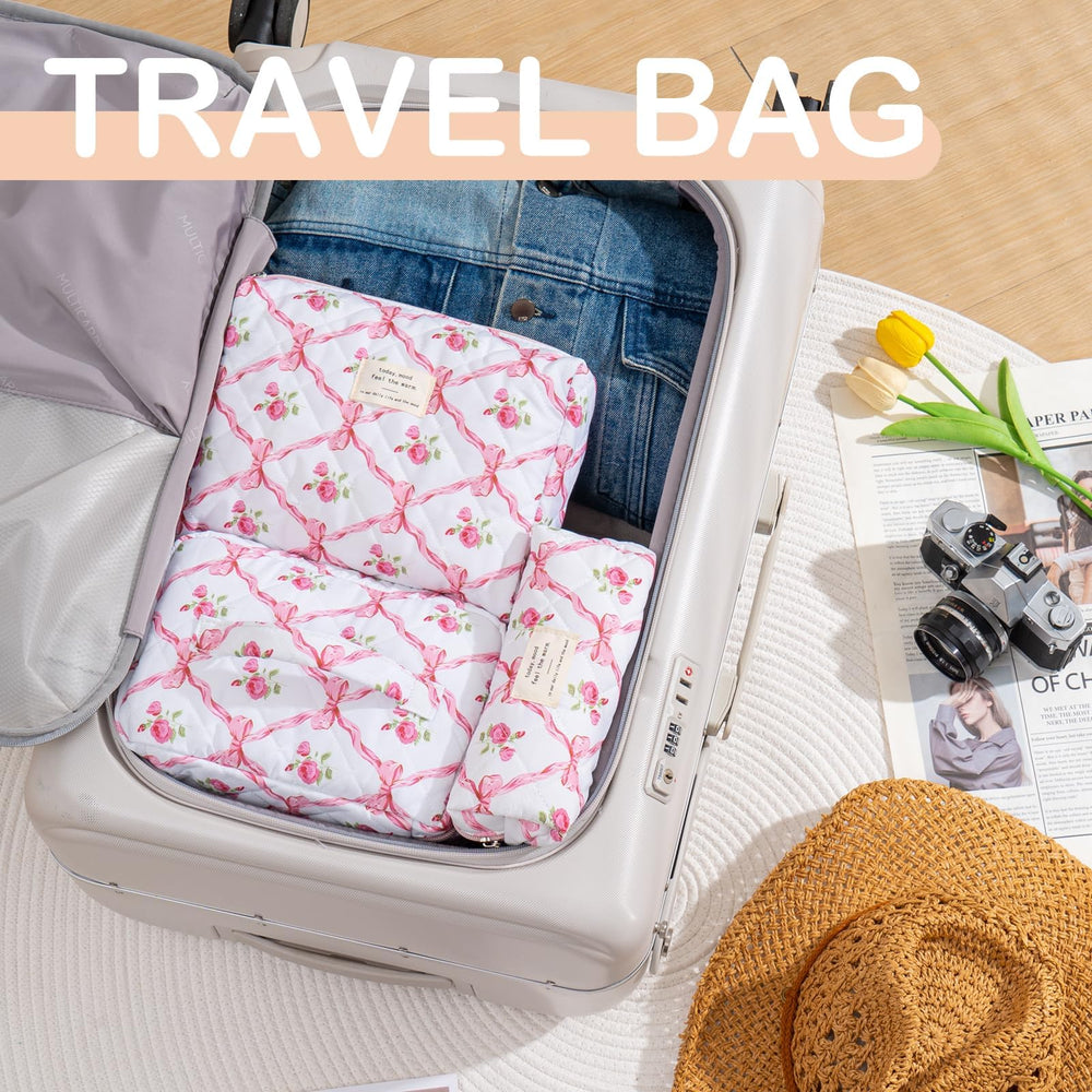 UUYUUY foldable travel bag demonstrates compact packing without sacrificing capacity.