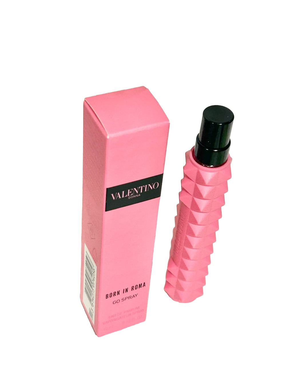 Valentino Donna Born in Roma spray action captures the moment, perfect for daily wear.