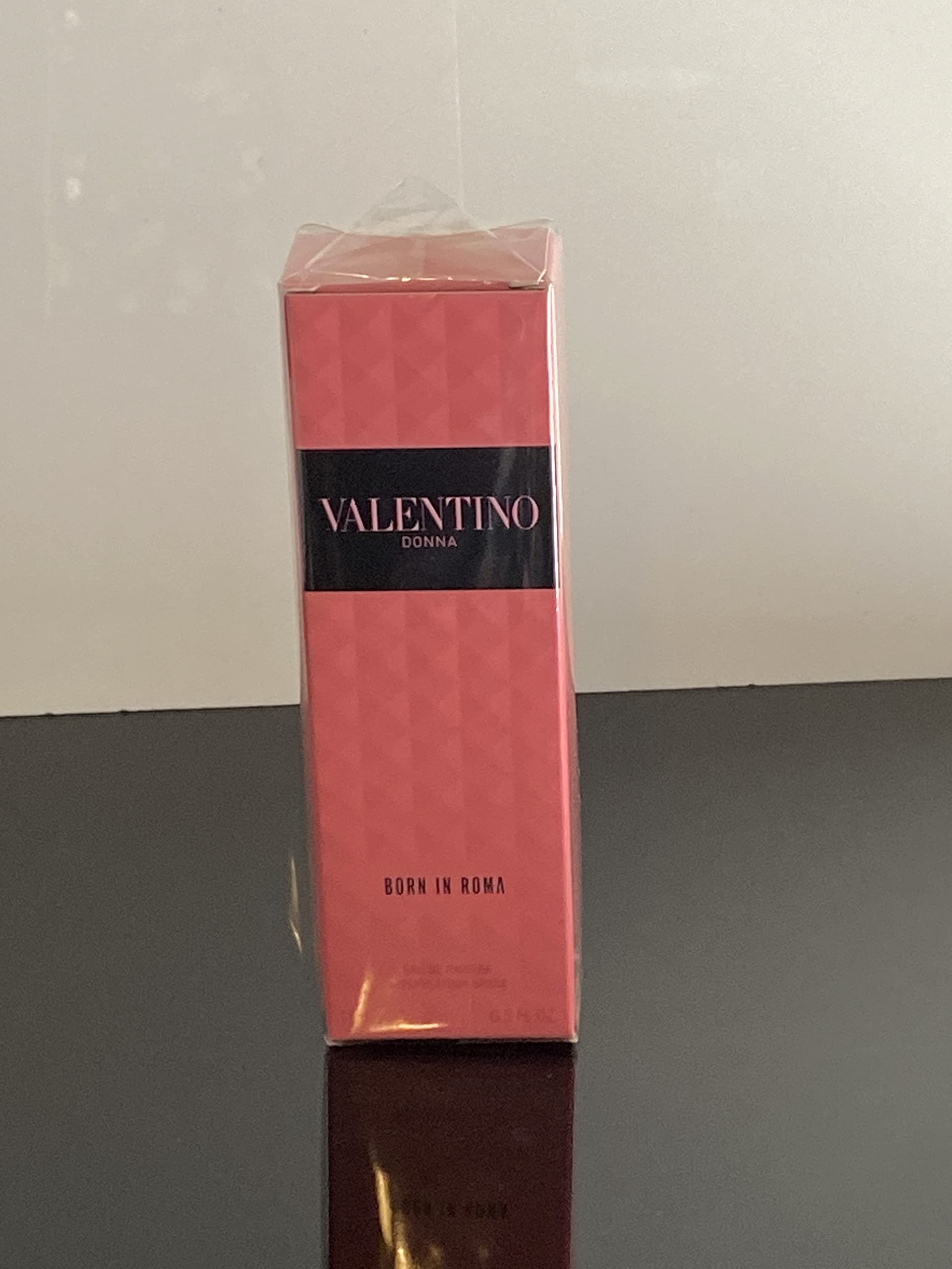 Valentino Donna Born In Roma vanilla and woods base, adding depth and warmth.