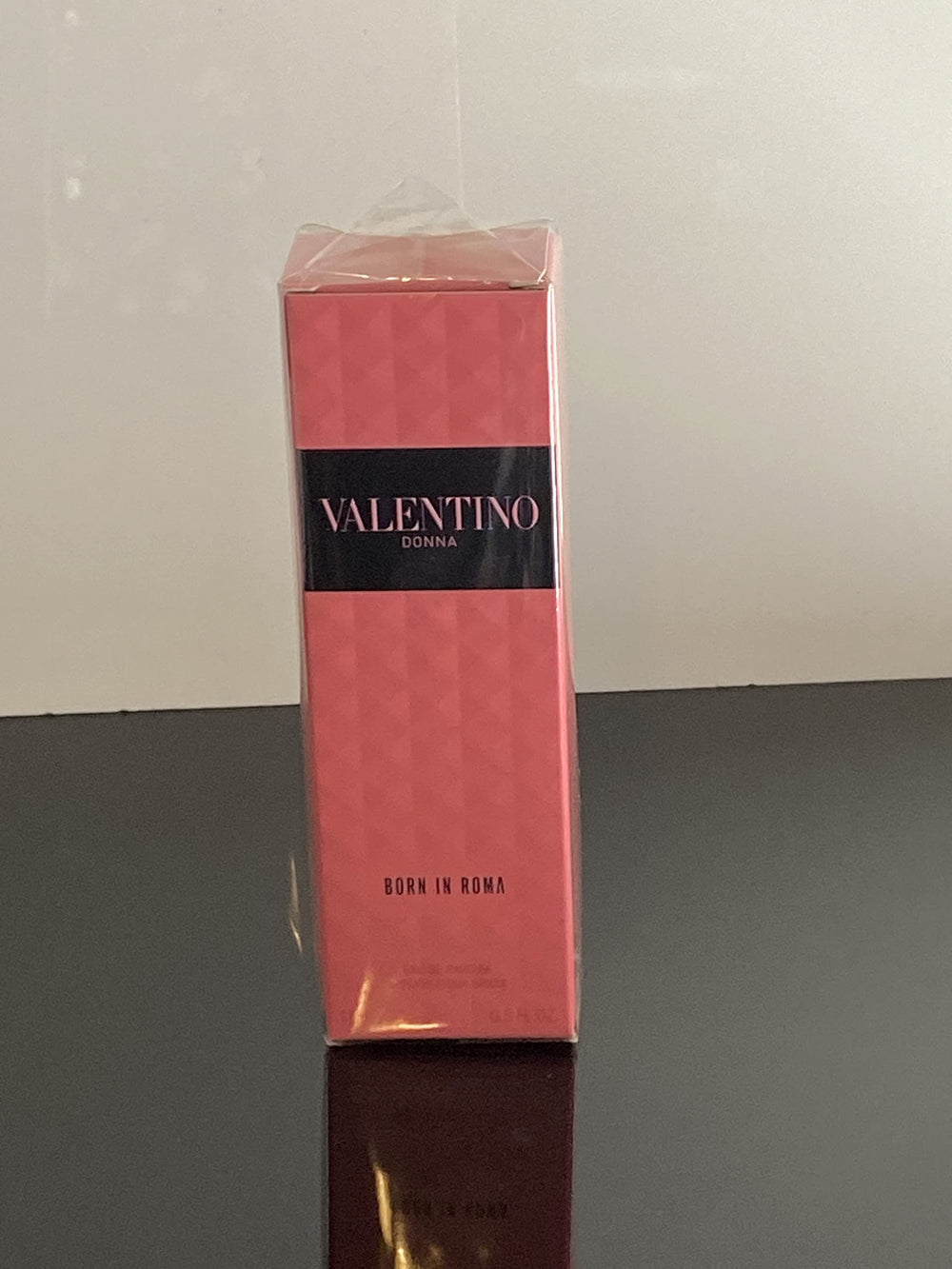 Valentino Donna Born In Roma vanilla and woods base, adding depth and warmth.