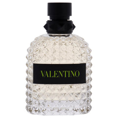 Valentino Uomo Yellow Dream cap close-up emphasizes luxury design and lasting scent impression