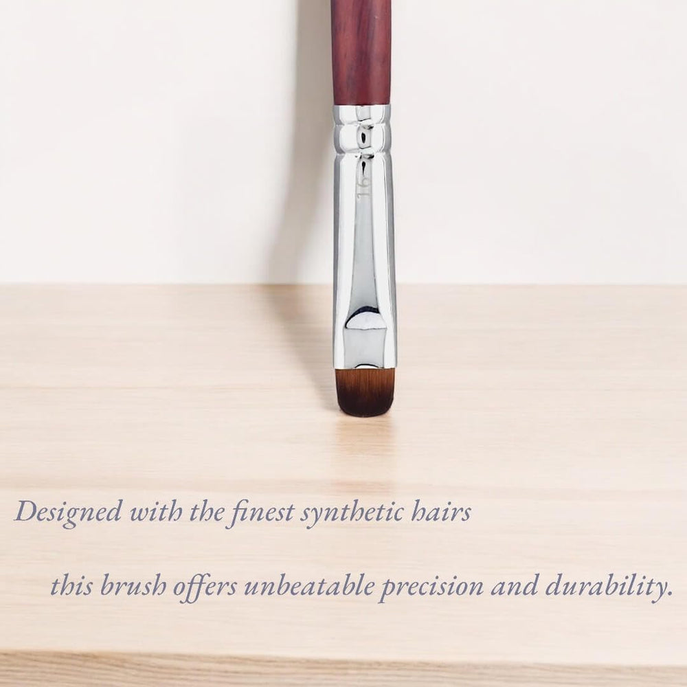 Vanfa flat round-head brush enables smooth gel application.