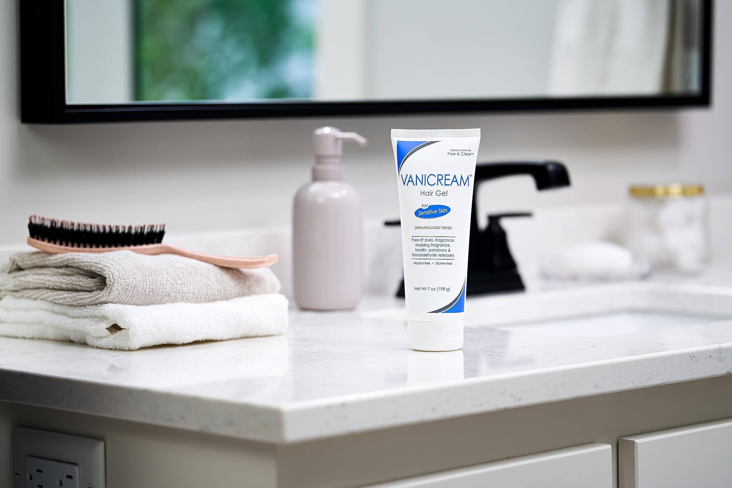 Vanicream Gel close-up in pump bottle highlighting fragrance-free clean packaging.