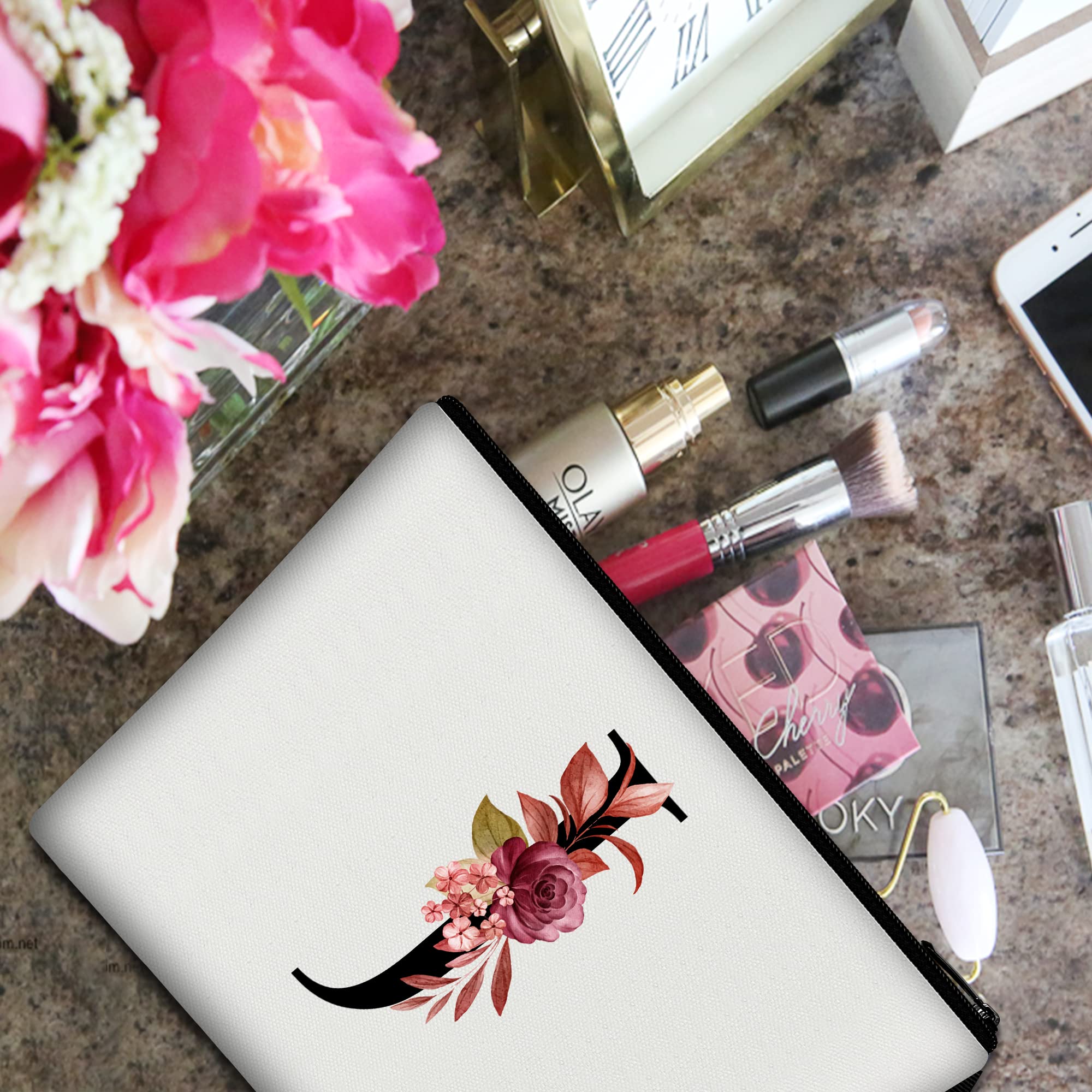Vavabox A-Z makeup bag stitching detail emphasizes durable canvas and silk lining.