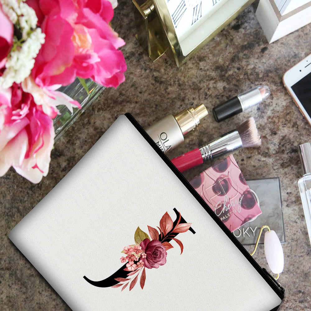 Vavabox A-Z makeup bag stitching detail emphasizes durable canvas and silk lining.