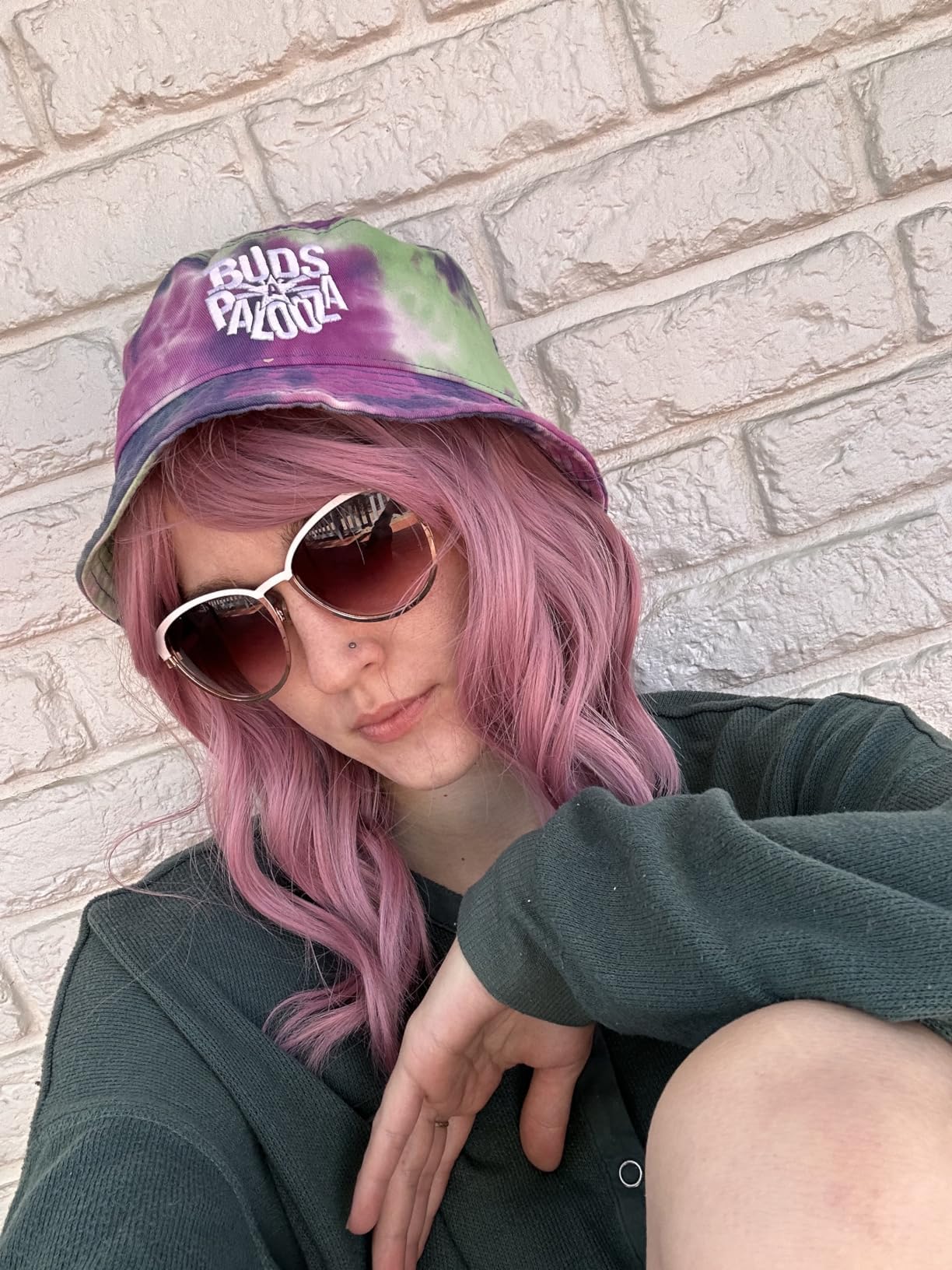 VCKOVCKO Pastel Wavy Wig air bangs close-up showing soft fringe and breathable cap.