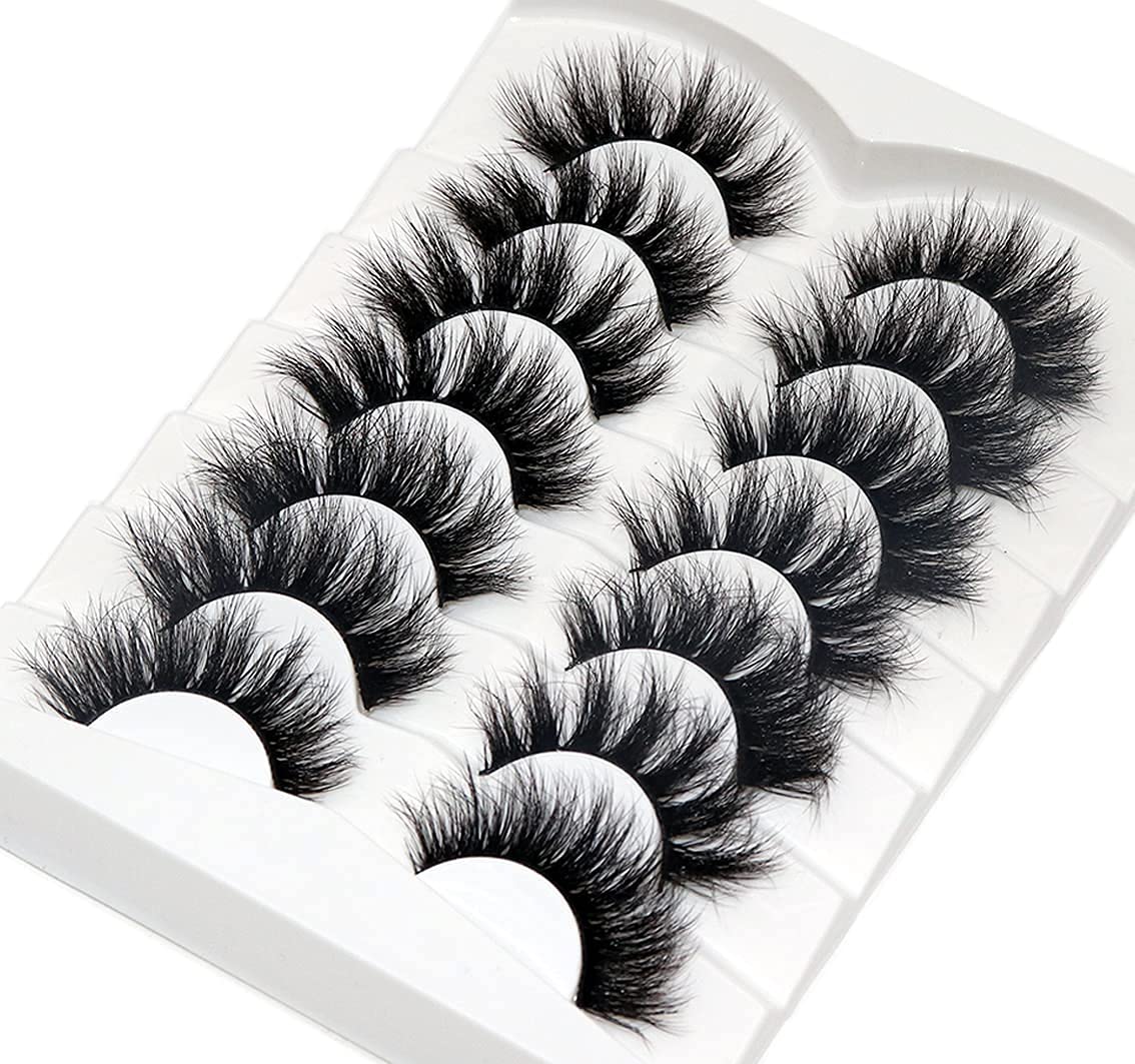 Veleasha natural look lashes provide a subtle cat-eye finish for day-to-night wear.