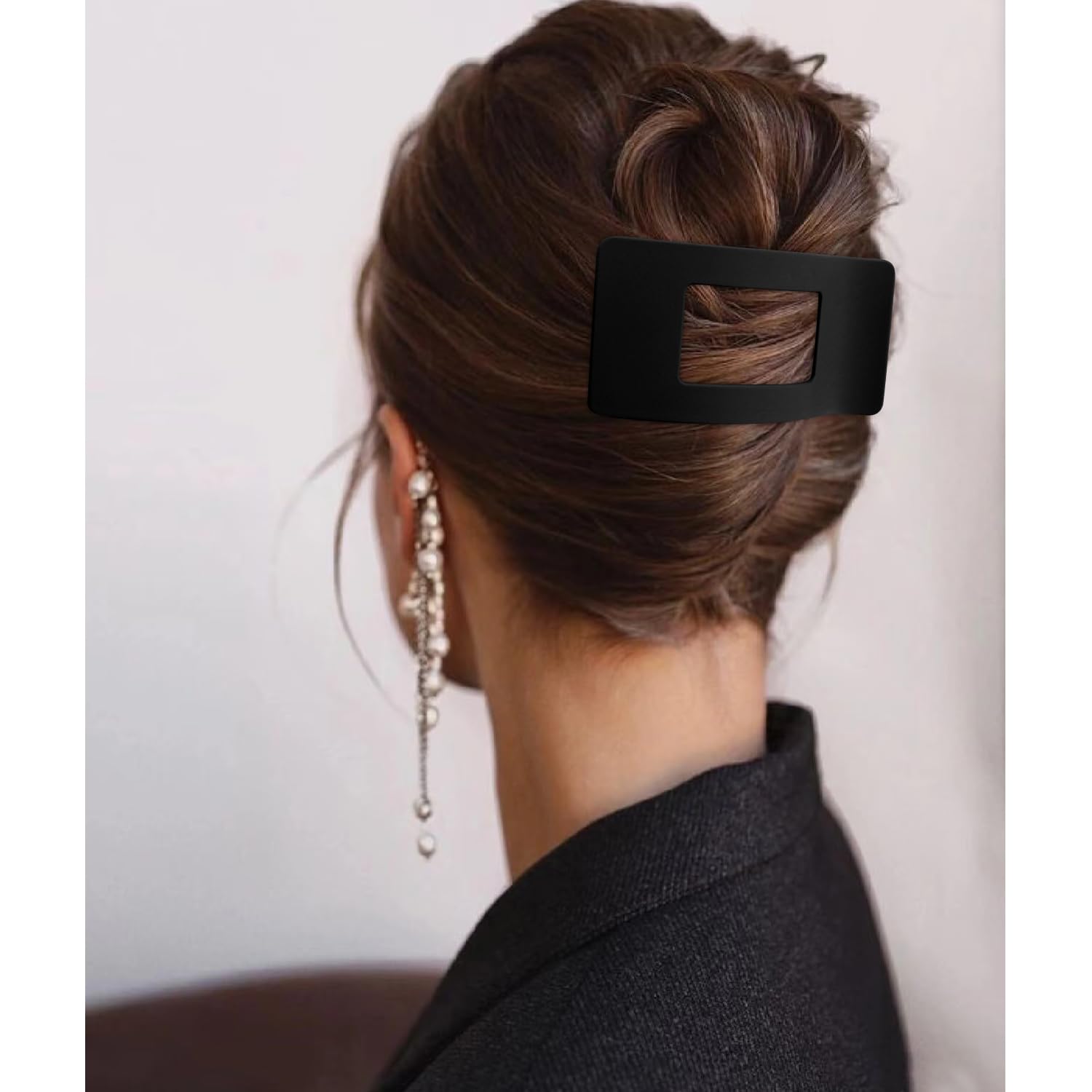 VELSCRUN bridal-hair clip complements wedding looks with secure, elegant hold.