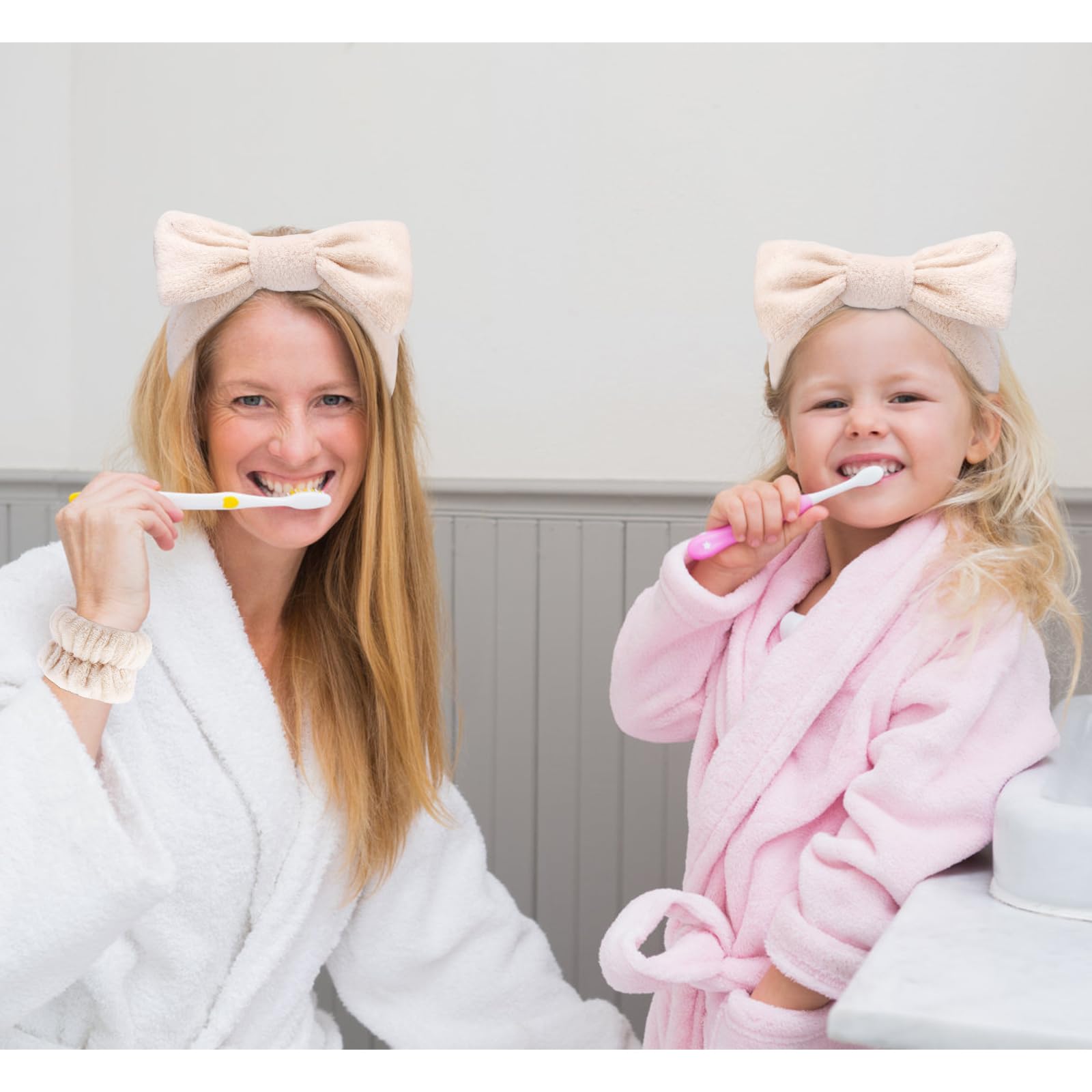 VELSCRUN brown sponge headband adds a natural touch to daily rituals.