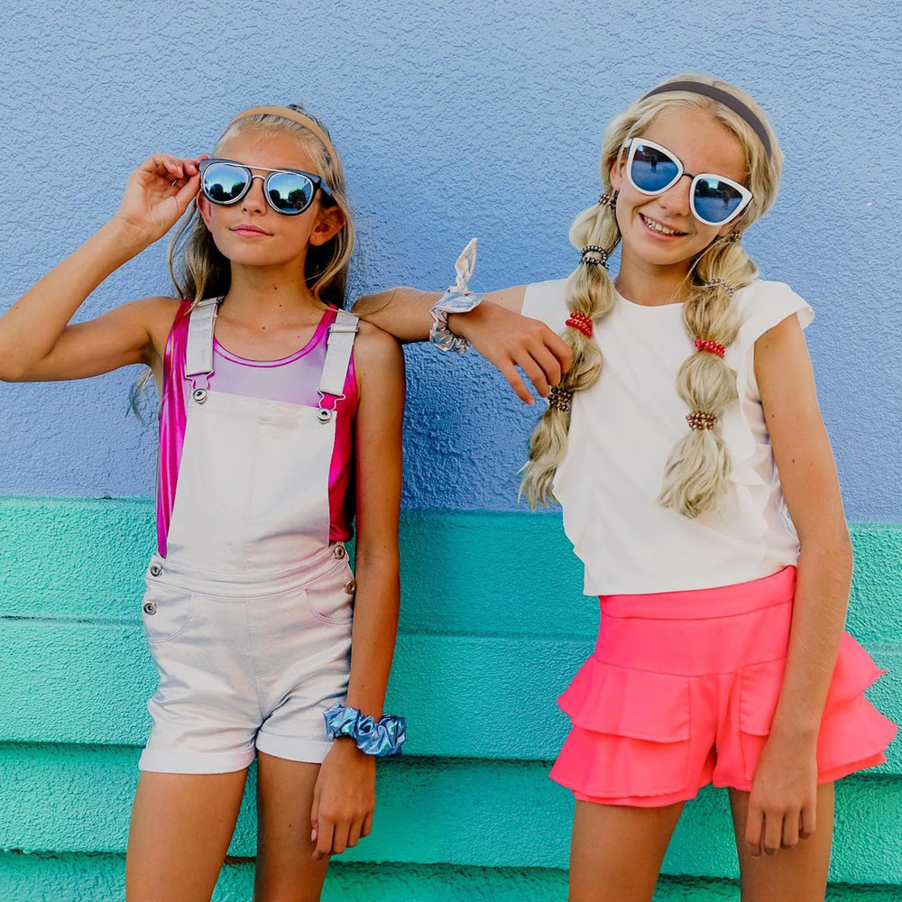 VELSCRUN 90s-style headband adds retro flair to casual outfits.