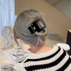VELSCRUN large flat clip ideal for long or thick hair with wide sections.