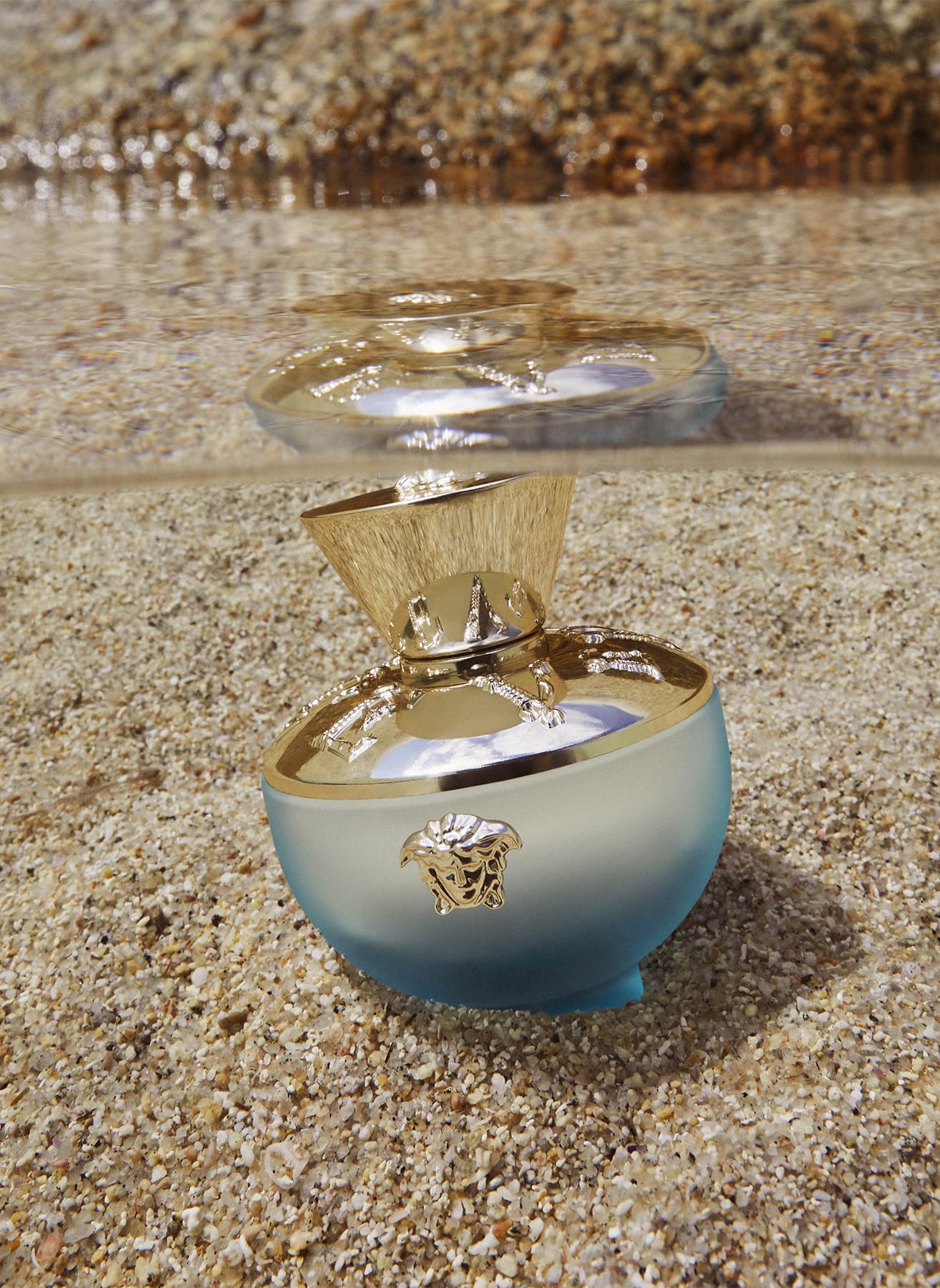 Versace Dylan Turquoise liquid gleam hints at a luminous scent experience.