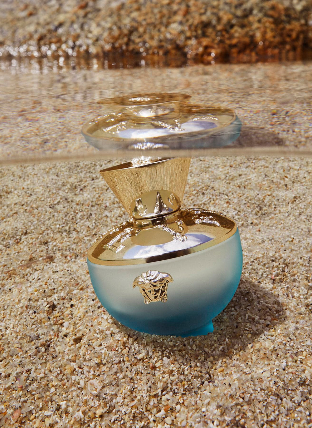 Versace Dylan Turquoise liquid gleam hints at a luminous scent experience.