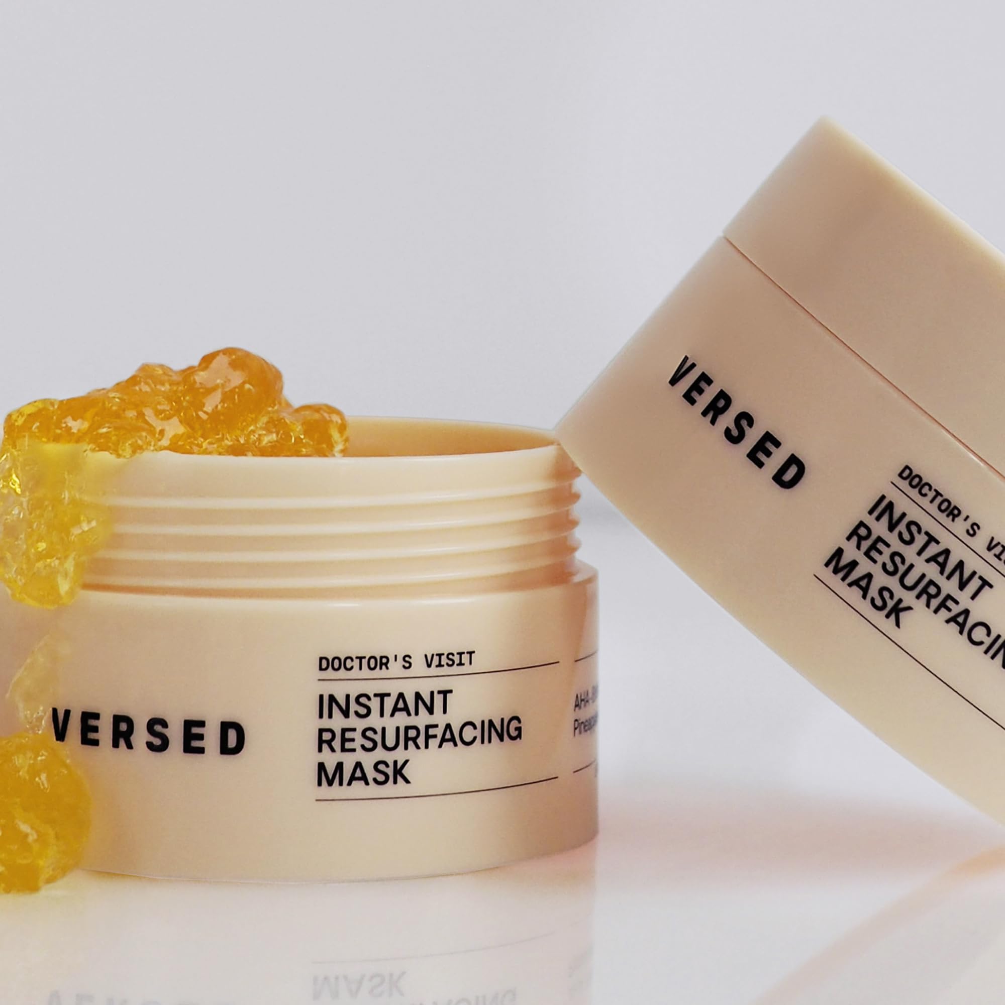 Versed Doctor's Visit application on face shows smooth, quick 2-minute exfoliation.