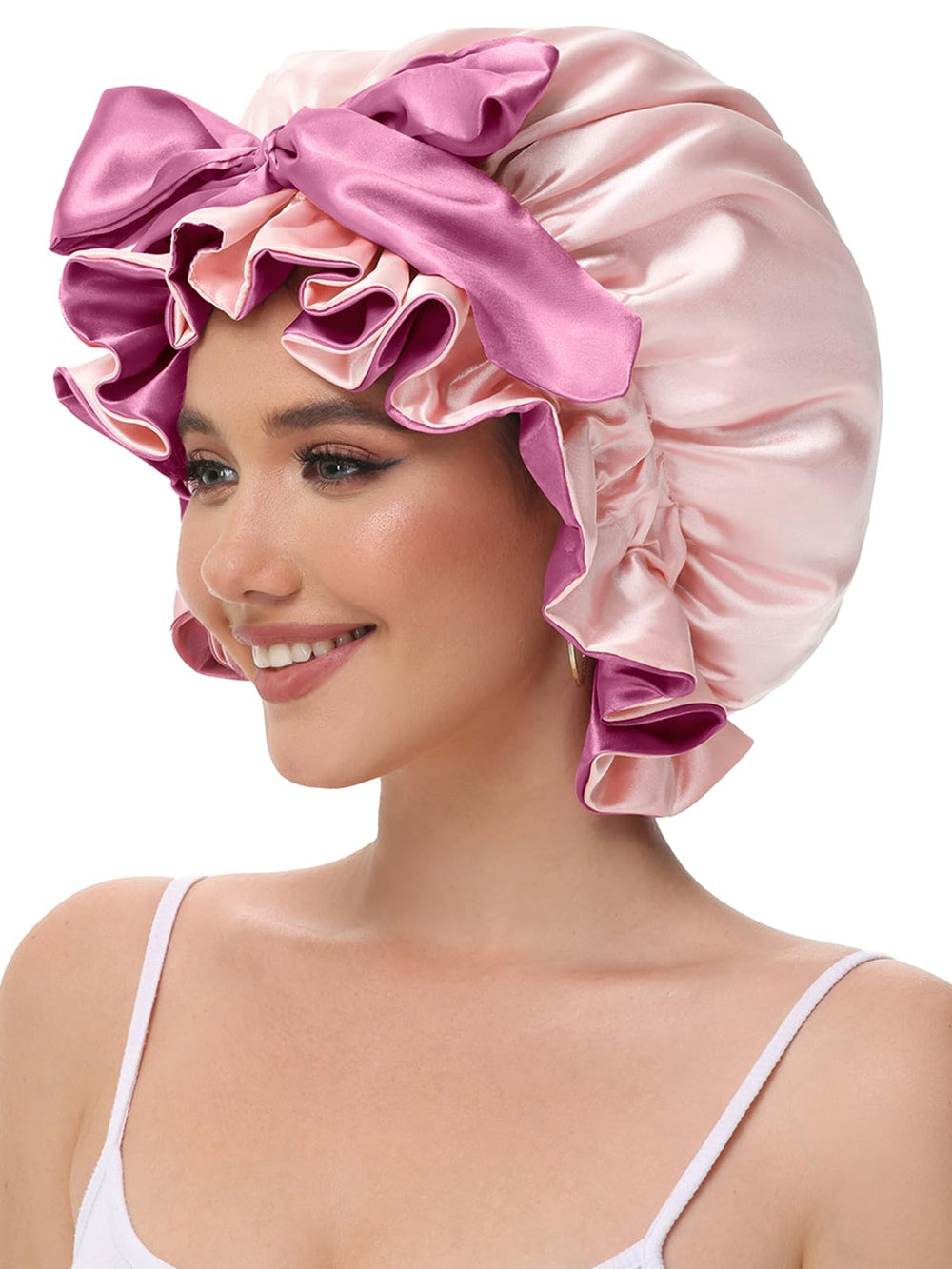 Vettres durable elastic bonnet minimizes tangling during daily activities.