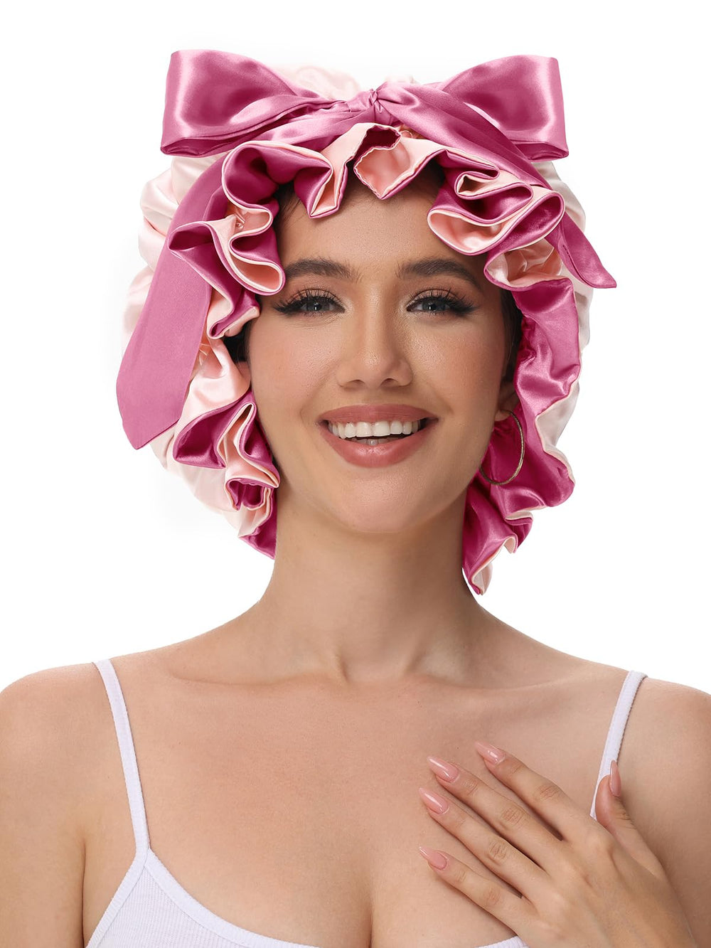 Vettres premium satin-polyester blend helps retain moisture and reduce frizz.
