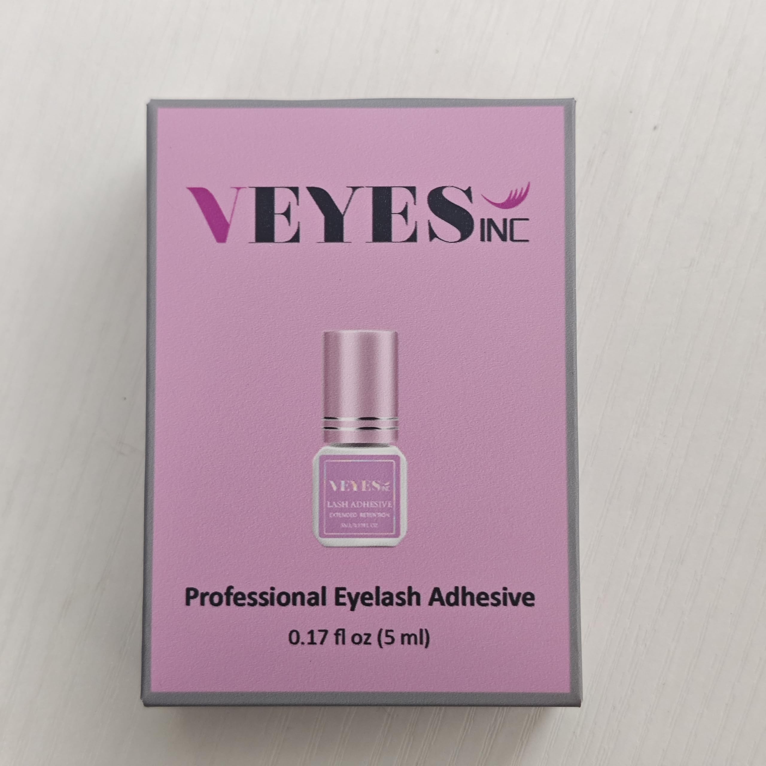 VEYES INC black adhesive swatch along lash line.