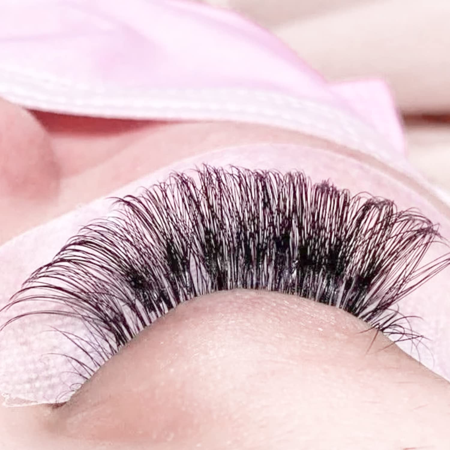 VEYES INC volume-fan creation demo shows fast, consistent fan formation with premium lashes