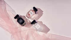 Tease Creme Cloud santal flower accent adds refined warmth.