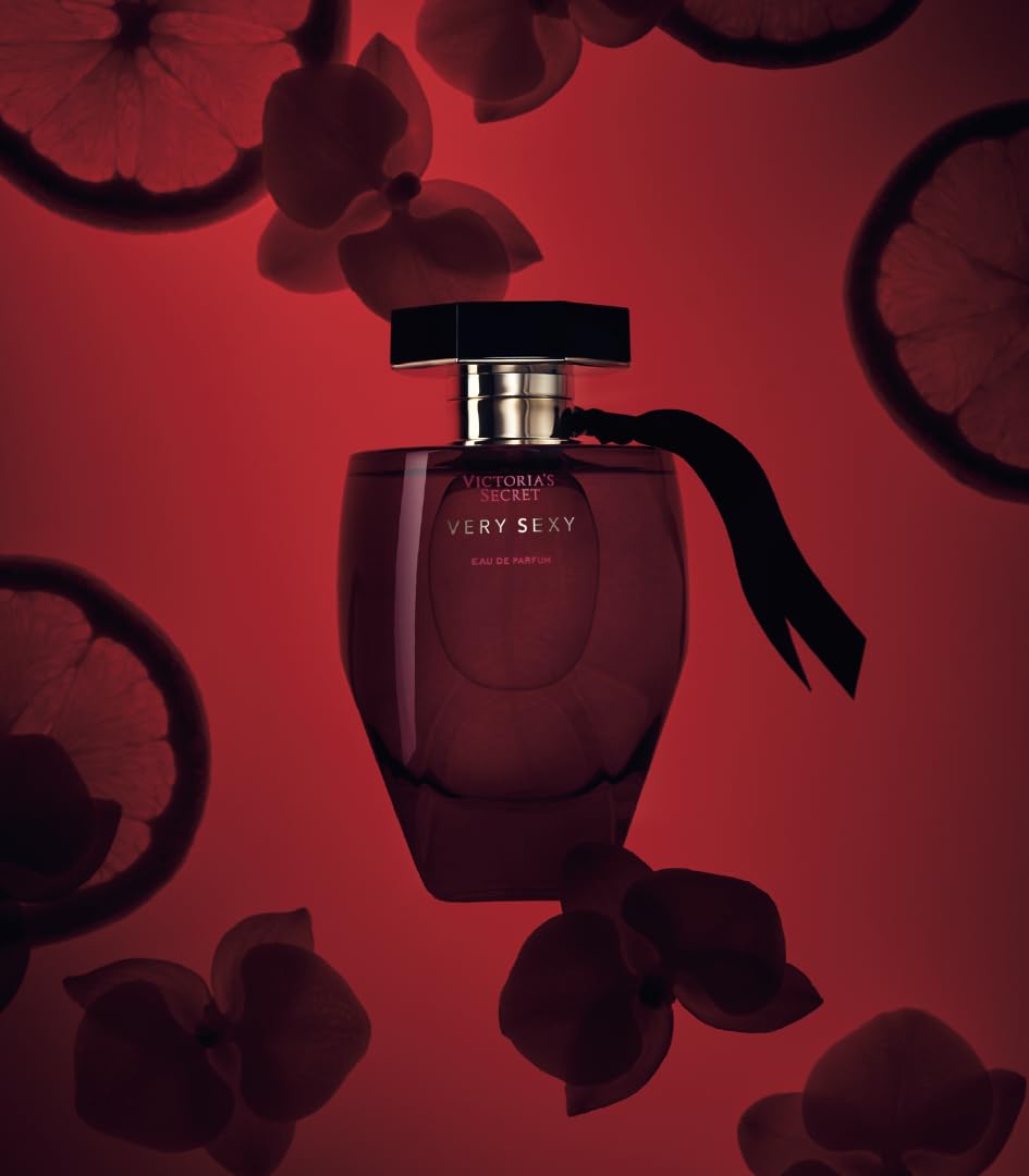 Victoria's Secret Very Sexy notes-wild-blackberry add depth for evening allure