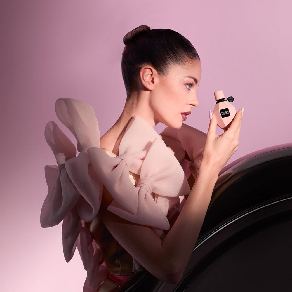 Viktor&Rolf Flowerbomb Extreme jasmine rose notes display for elegant bouquet feel