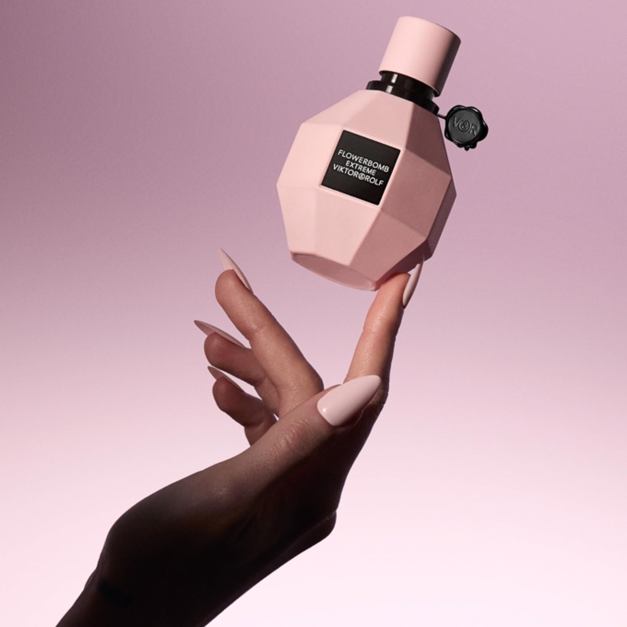 Viktor&Rolf Flowerbomb Extreme orange blossom note captures bright, uplifting personality.
