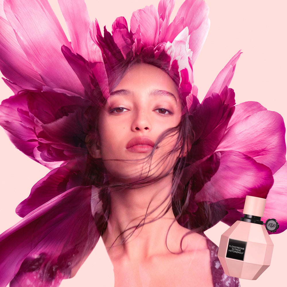 Viktor&Rolf Flowerbomb Extreme vanilla note closeup emphasizing vanilla boosted florals