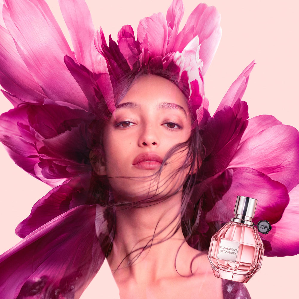 Viktor&Rolf Flowerbomb packaging box evokes anticipation and gift-ready luxury.
