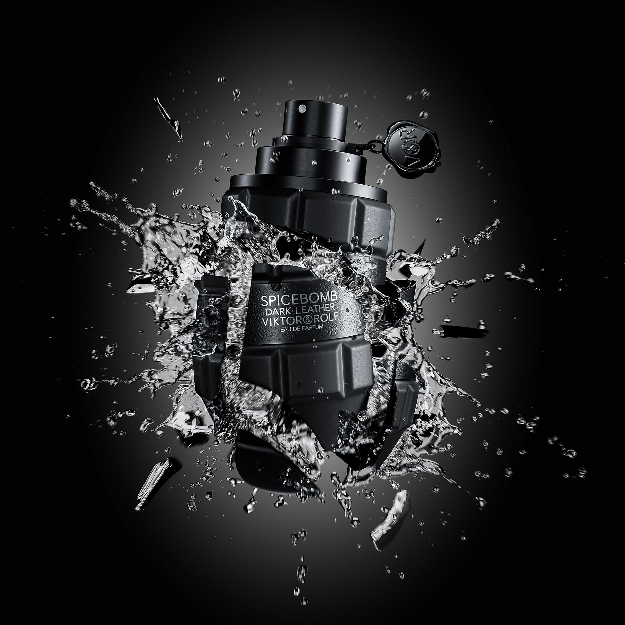 Viktor&Rolf Spicebomb Dark Leather packaging evokes luxury and anticipation.