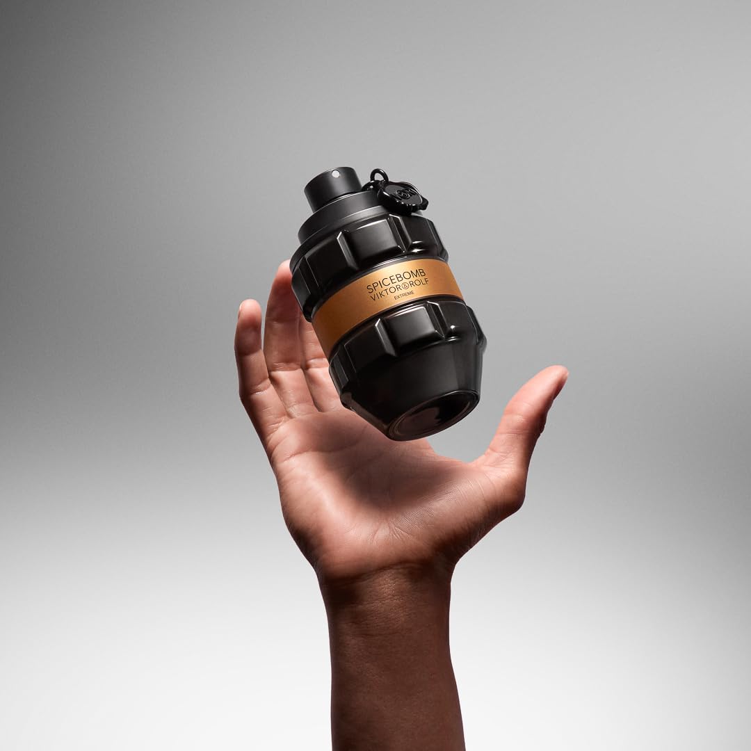 Packaging shot of Viktor&Rolf Spicebomb Extreme emphasizes gift-ready presentation.