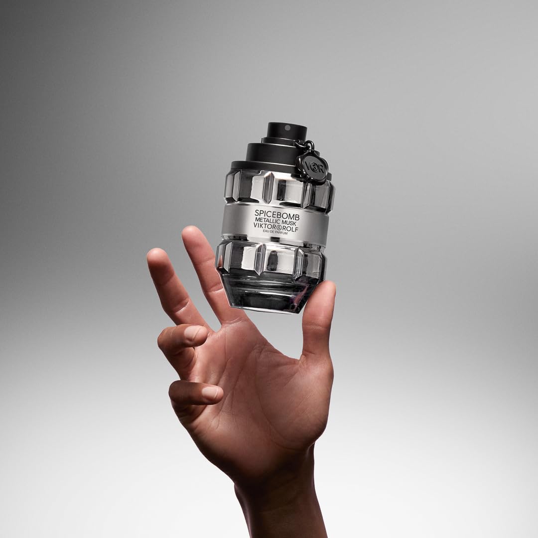 Viktor&Rolf Spicebomb Metallic Musk close-up emphasizes peppery notes for energy.