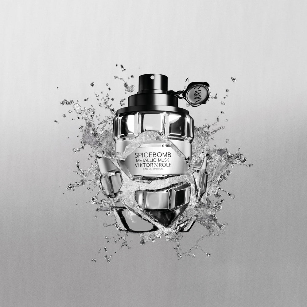 Viktor&Rolf Spicebomb Metallic Musk texture highlights a modern metallic finish.