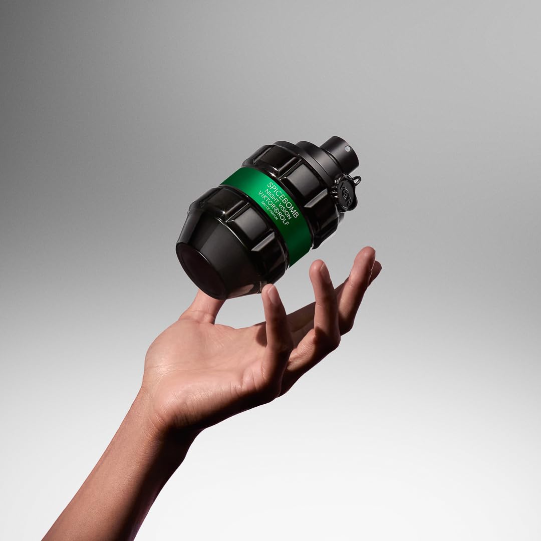 Viktor&Rolf Spicebomb Nightvision packaging box conveys mysterious, spicy elegance on shelf.