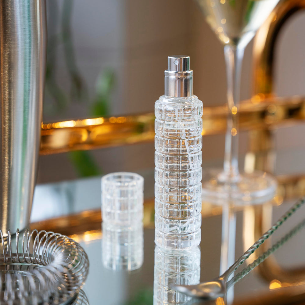 Viski martini atomizer delivers consistent mist for balanced drinks.