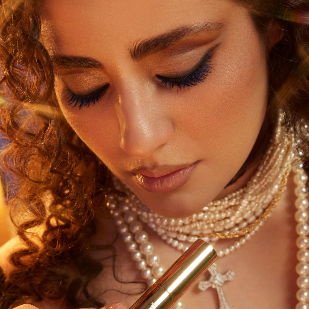 Vivienne Sabo Cabaret Premiere Blue Mascara smudge-proof wear tested for long-lasting color.