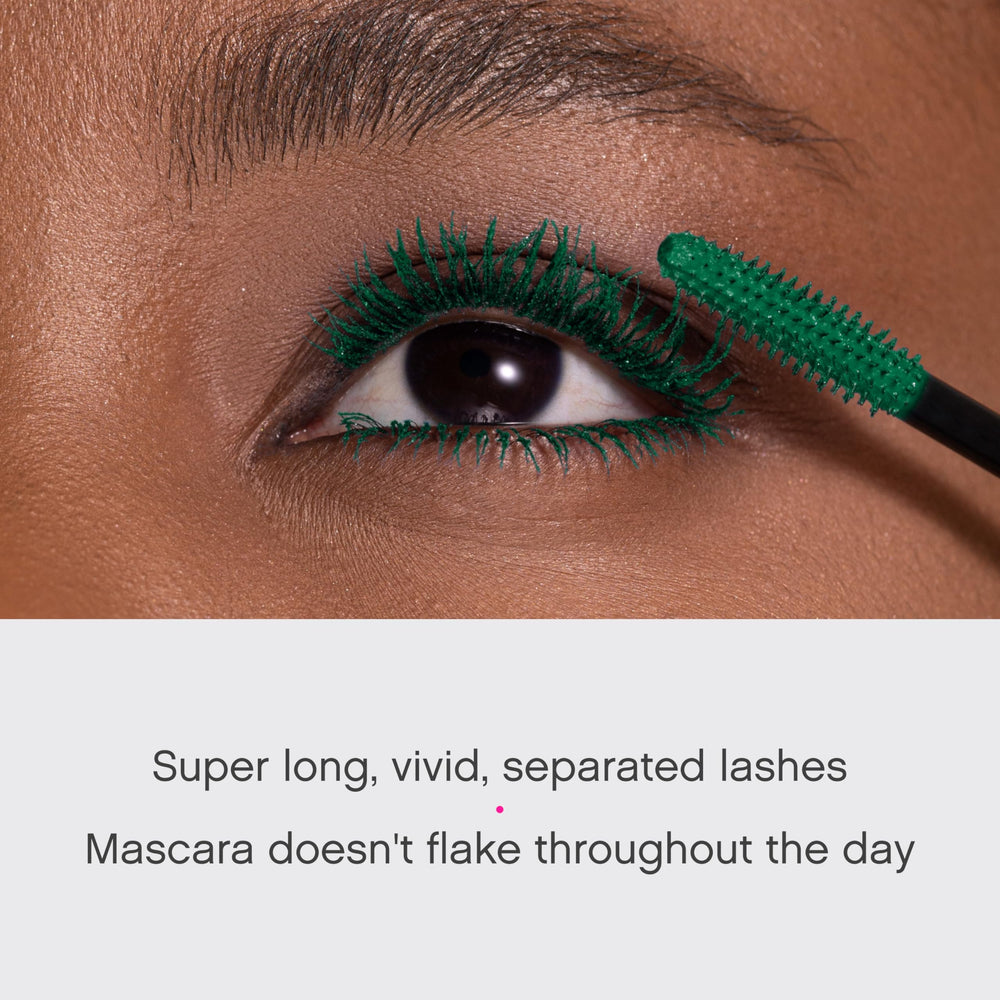 Vivienne Sabó Cabaret Premiere Green Mascara removal scene emphasizes easy makeup remover use.