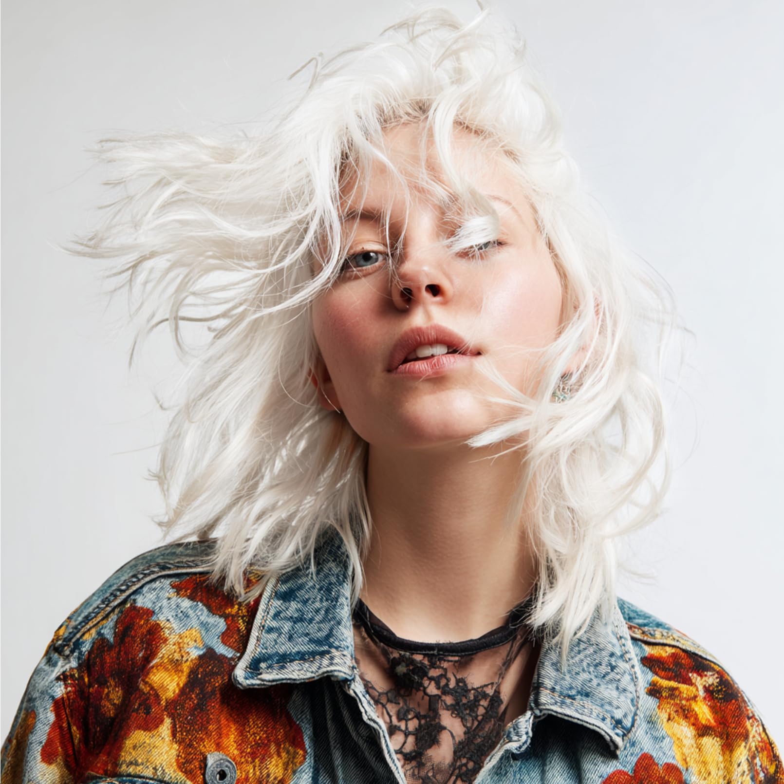 VOLLUCK washable color rinse—removes easily with shampoo.
