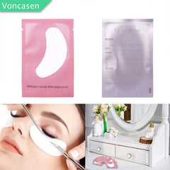Voncasen eye pads protect lower lashes during eyelash extension procedures.