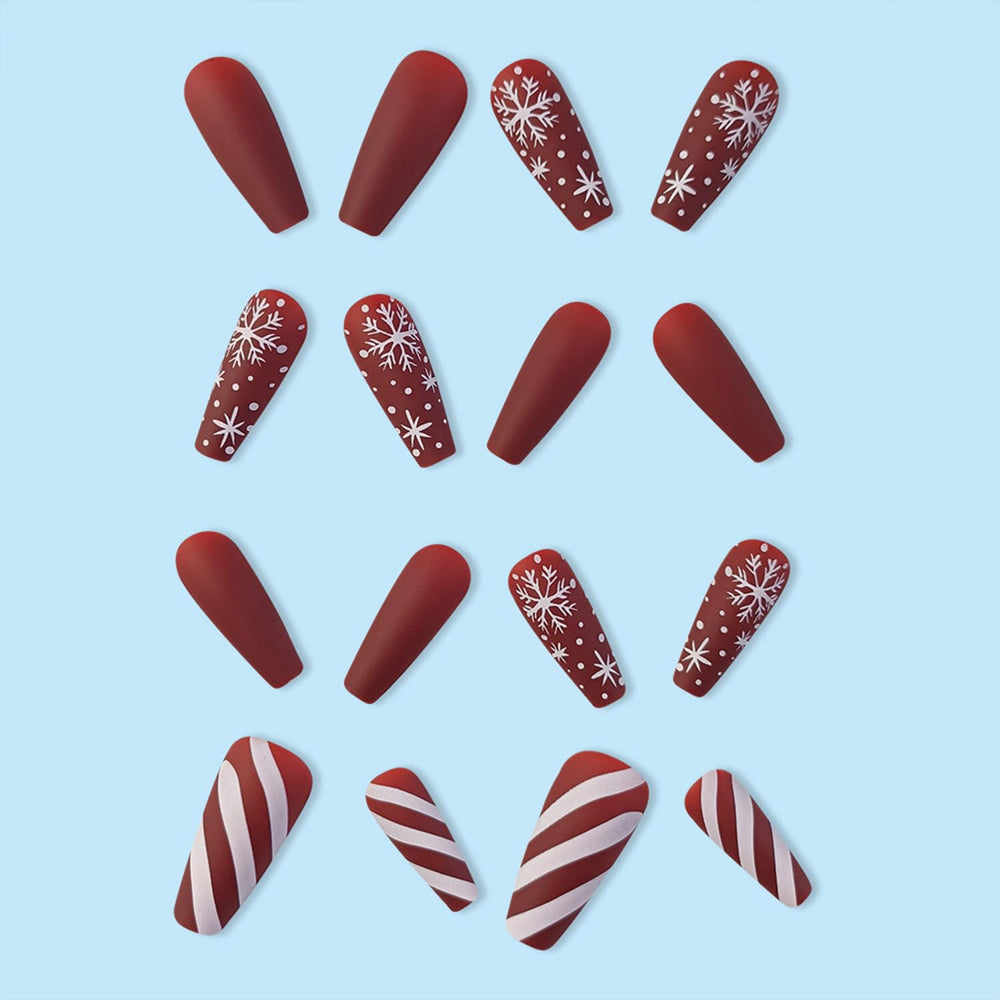 Vopintpy winter design 24-piece kit supports DIY nail art at home.