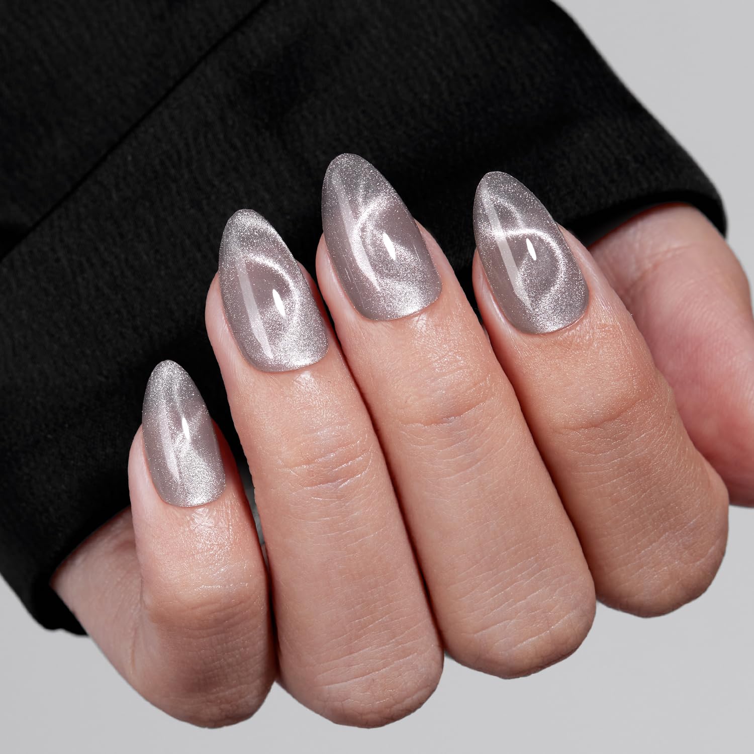 VSALON nails with high-gloss mirror finish delivering flawless at-home manicure.