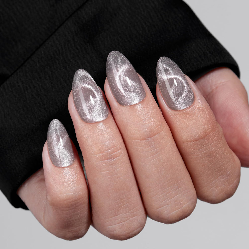 VSALON nails with high-gloss mirror finish delivering flawless at-home manicure.