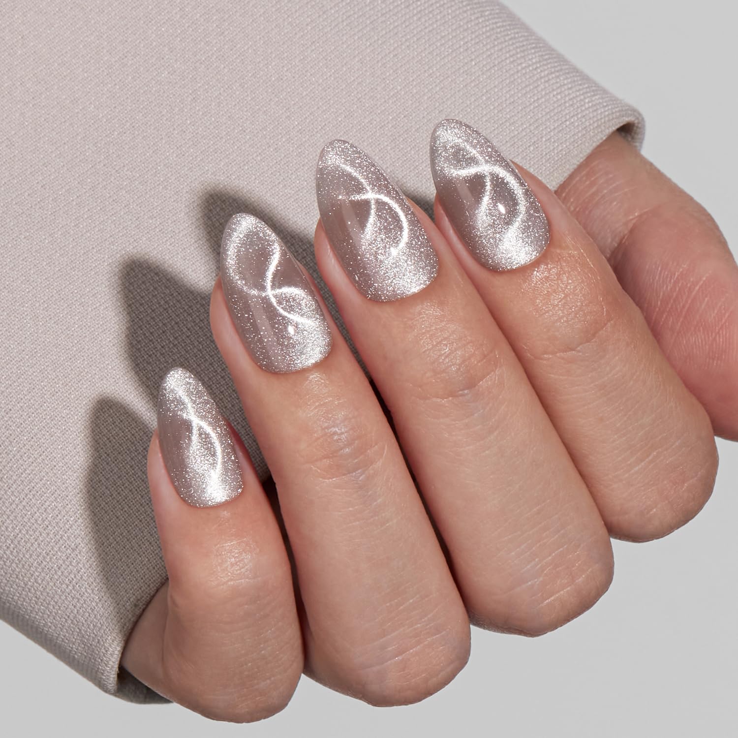 VSALON press-on nails Short Almond cat-eye with silver shimmer for salon-like shine.