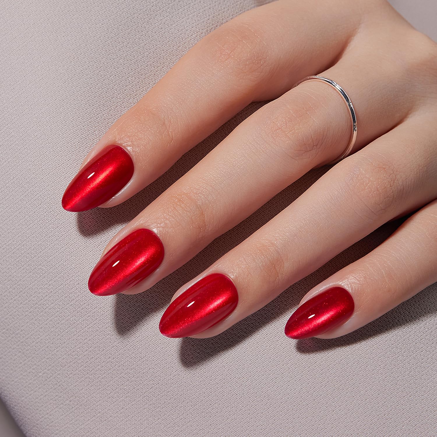VSALON quick-dry nail glue for secure, fast application.