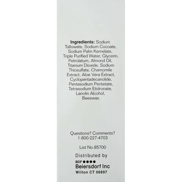 Vxoyo Basis Sensitive Skin Cleansing Bar close-up focus on mild formula ideal for everyday cleansing.