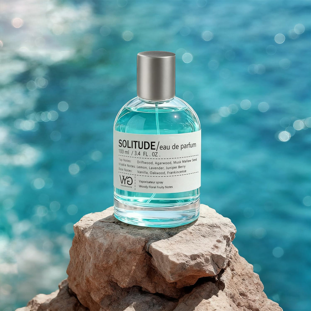 Front label highlights the woody floral fruity scent for versatile wear