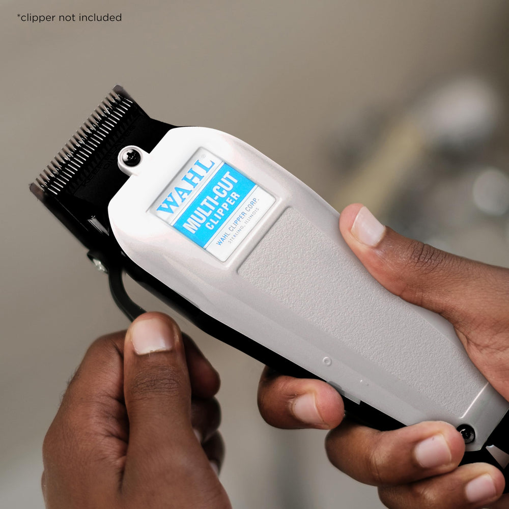 Wahl 1045 blade set hand-holding blade highlighting easy removal and quick swap