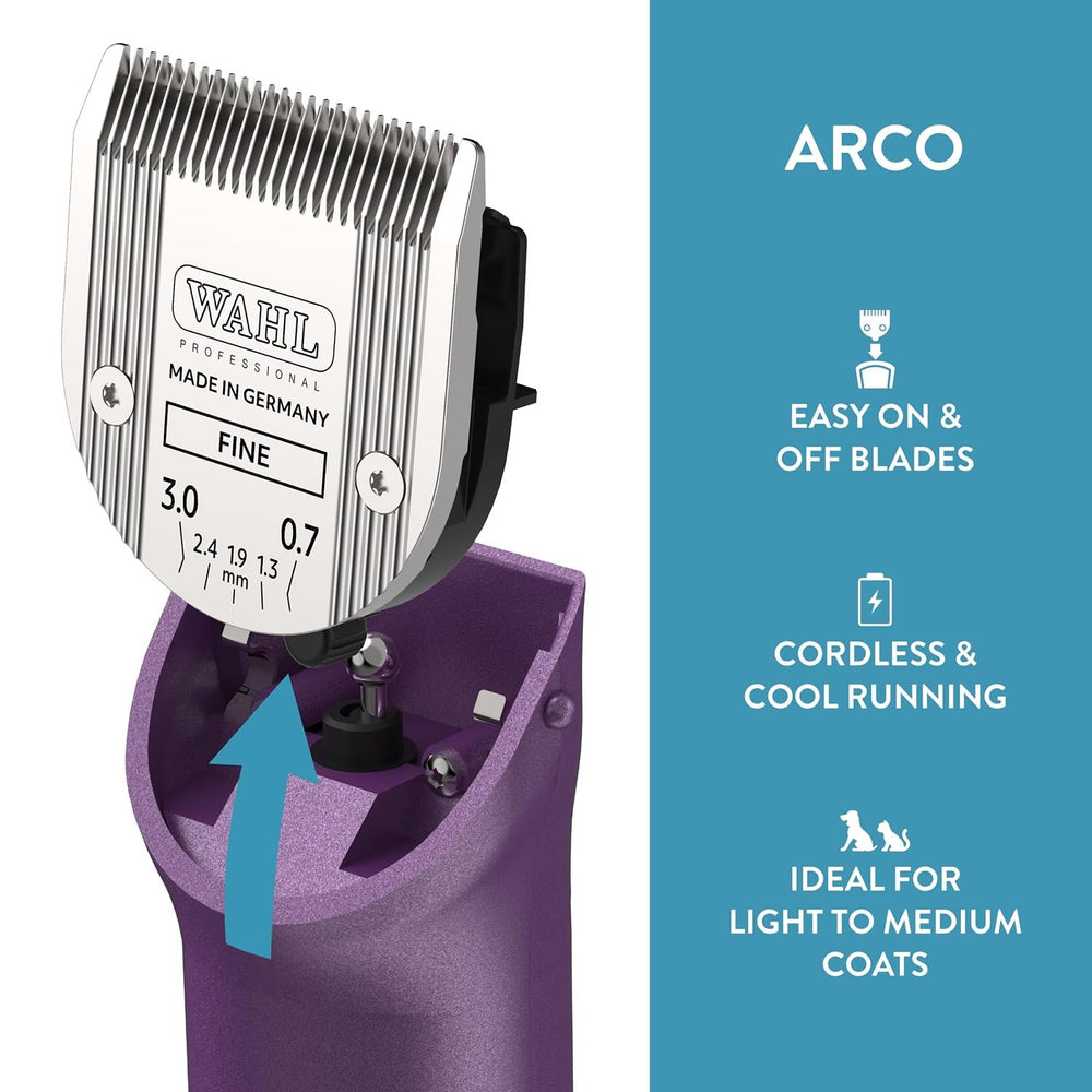 Wahl Arco battery packs enable uninterrupted grooming with quick swaps.